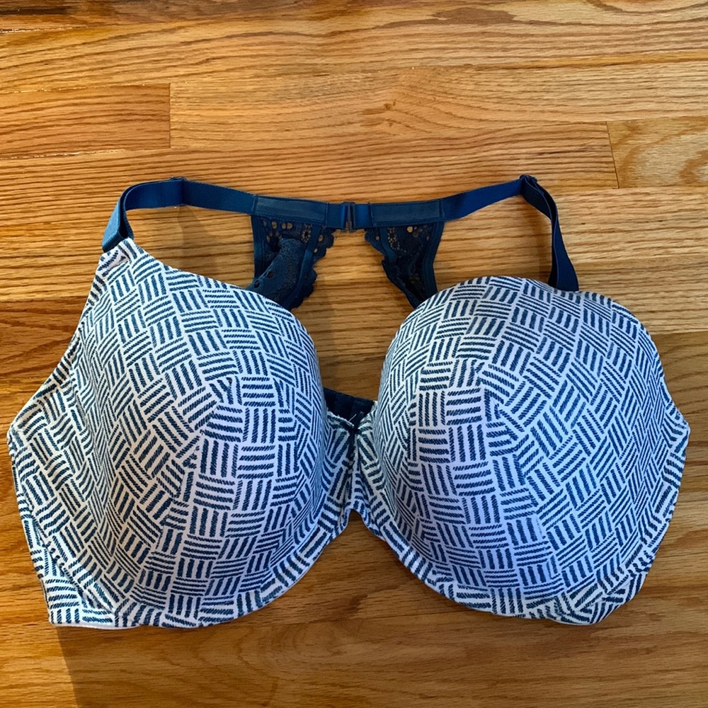 Brand new, never worn Cacique bra